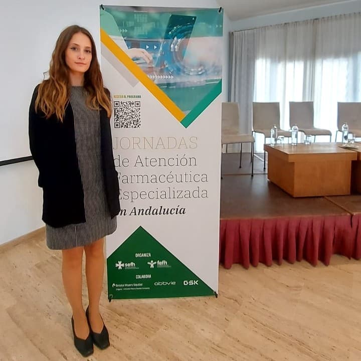 Azafata de Loaza en las Jornadas de Atención Farmacéutica Especializada, en el Parador de Antequera